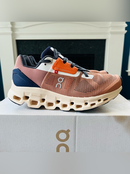 On Running Shoes - Sz 5.5 On Cloudstratus Women's Athletic Running Shoes Cork/Fawn (39.98657)